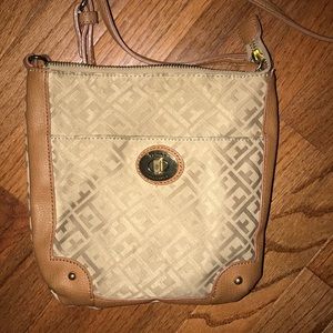 Pre Loved Tommy Hilfiger Crossbody 💓